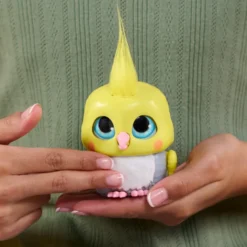 FurReal Handfuls - Cockatoo